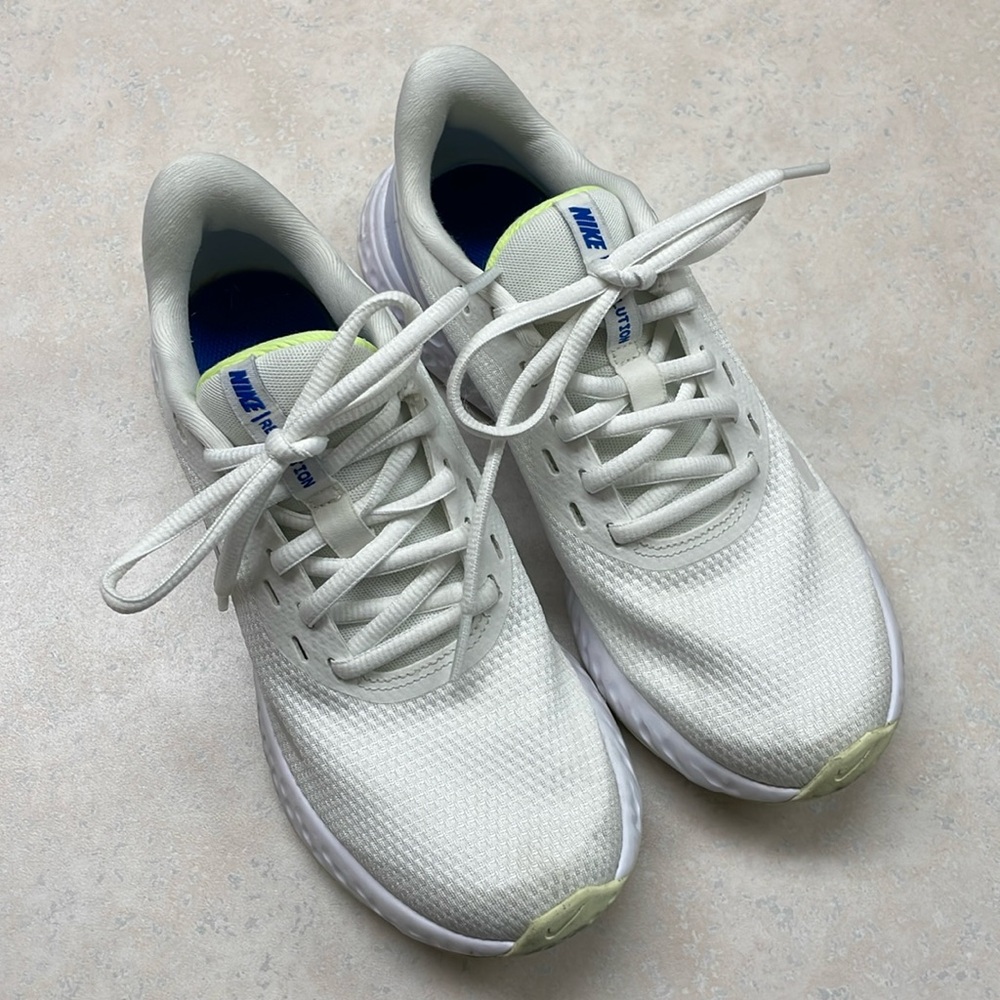 Nike Revolution Sneakers